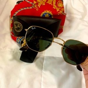 Black hexagonal ray ban sunglasses